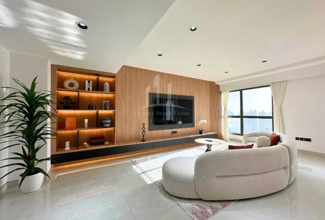 Luxury upgraded | Full Marina View | Vacant - Image 1