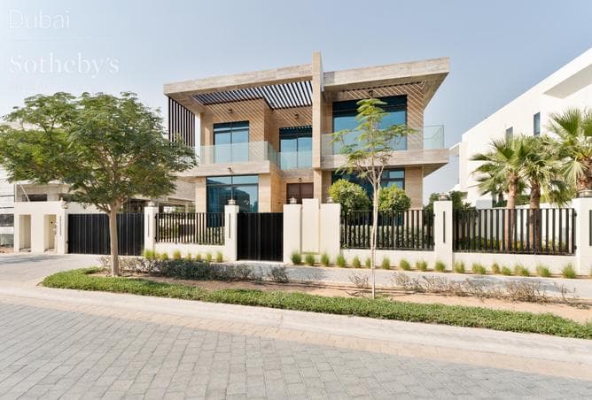 Spacious Parkways Villa Overlooking the Green Belt - Image 1